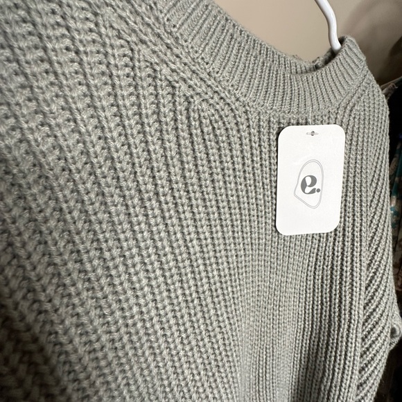 NWT Elodie Grey Cropped Sweater 
Size Small - Picture 3 of 10